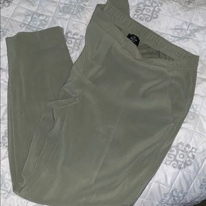 White House Black Market Slim Ankle Pant